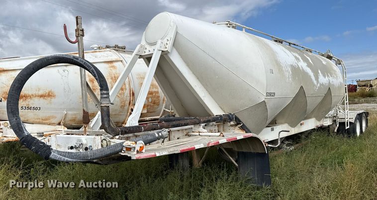 1983 Fruehauf HAB-F2-J pneumatic dry bulk trailer - EP0665