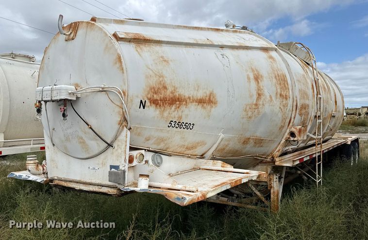 1965 Fruehauf pneumatic dry bulk trailer - EP0667