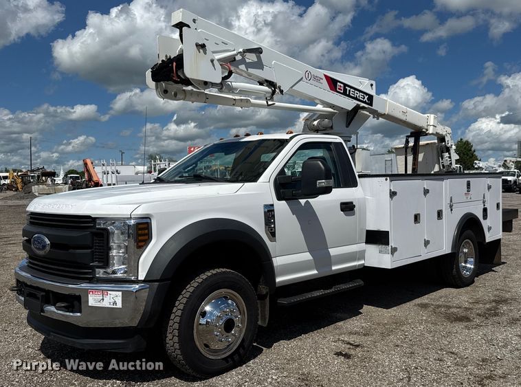 2019 Ford   F550 bucket truck - EQ1465