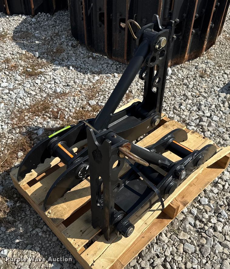 (2) 2023 Landhero mini excavator thumbs - ER0073