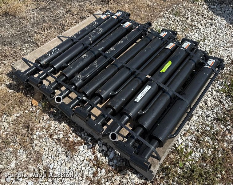 (10) excavator thumb hydraulic cylinders - ER0076
