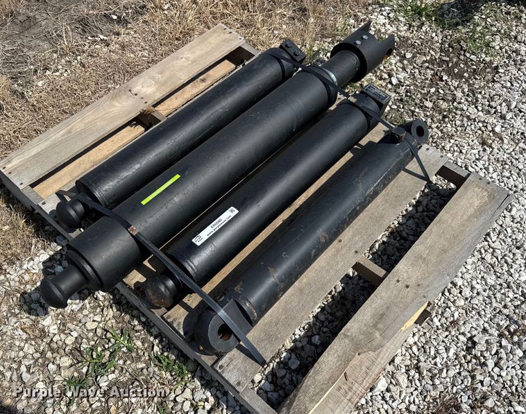 (4) hydraulic cylinders - ER0080