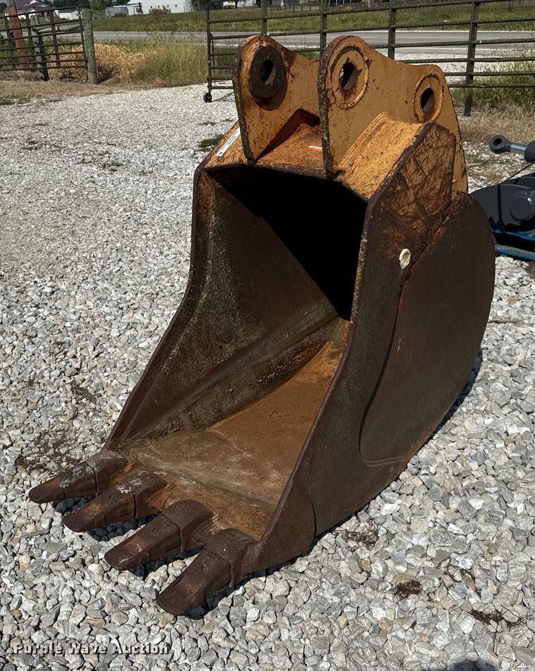 C&P Enterprises 9010 Case excavator bucket - ER0088