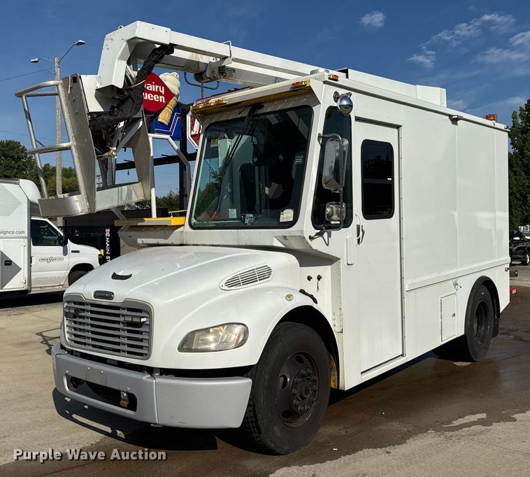 2009 Freightliner S2106 bucket truck - ER0129