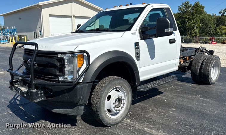 2017 Ford F450 Super Duty truck cab and chassis - ER0156