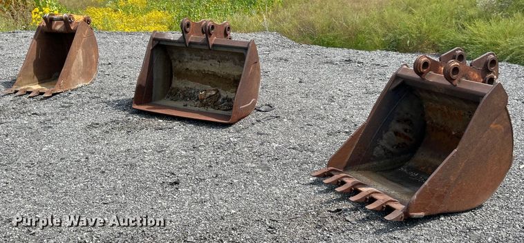 (3) backhoe buckets - ET3471