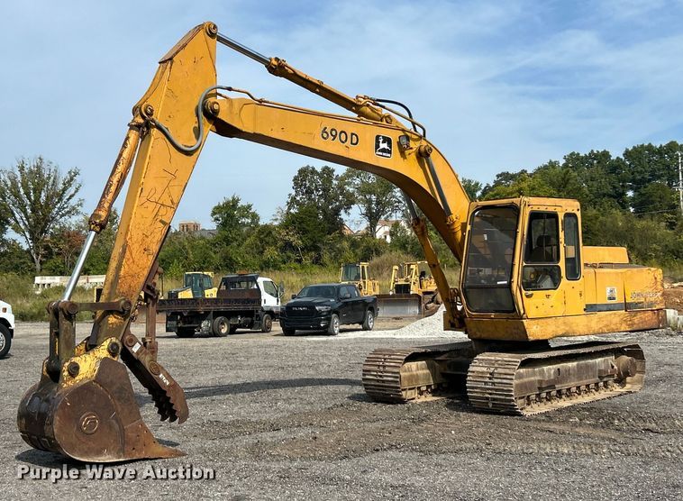 1988 John Deere 690D excavator - ET3474