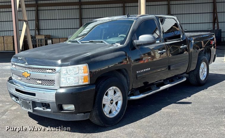 2011 Chevrolet Silverado 1500 Crew Cab pickup truck - EU4653