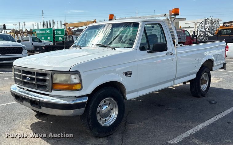1995 Ford F250 XL pickup truck - EU4655