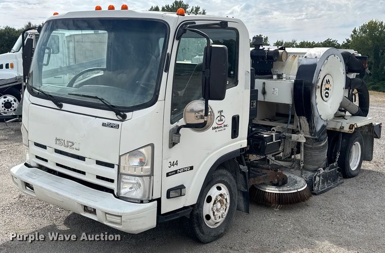 2015 Isuzu NPR street sweeper truck - EV1987