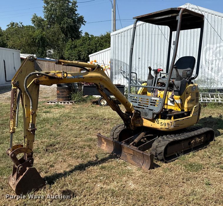 Komatsu PC15MR-1 mini excavator - GH9331