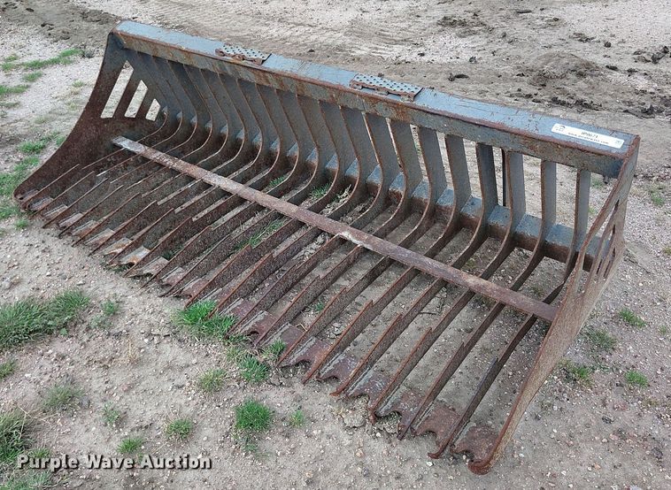 Bobcat 72" W skid steer rock bucket - IP9671