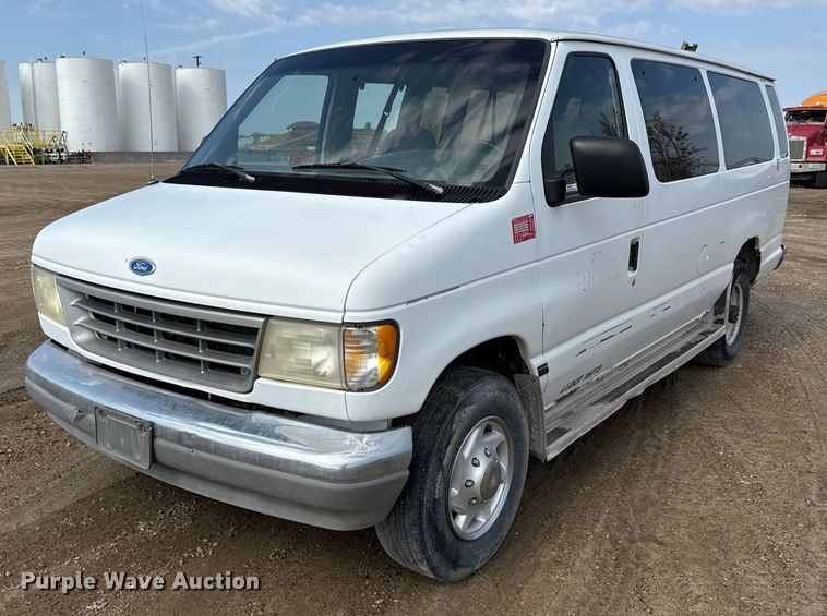 1996 Ford Club Wagon van - ND9427