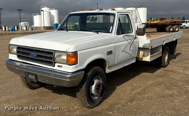 1991 Ford F450 Super Duty flatbed truck - ND9428