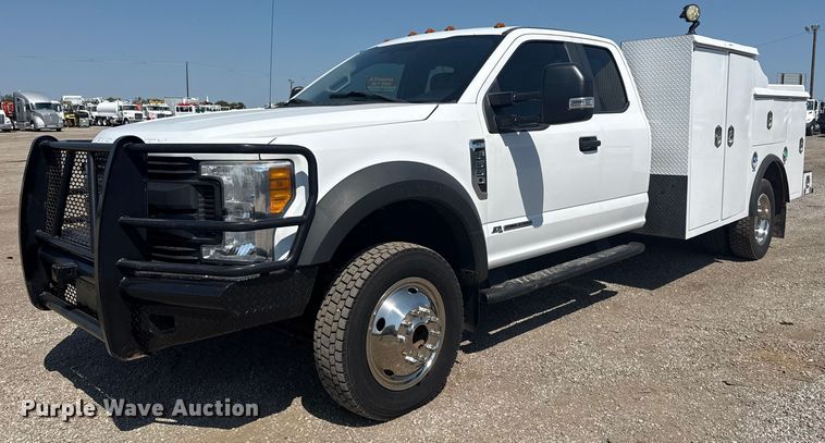 2017 Ford F550 Super Duty utility / service truck - NU9633