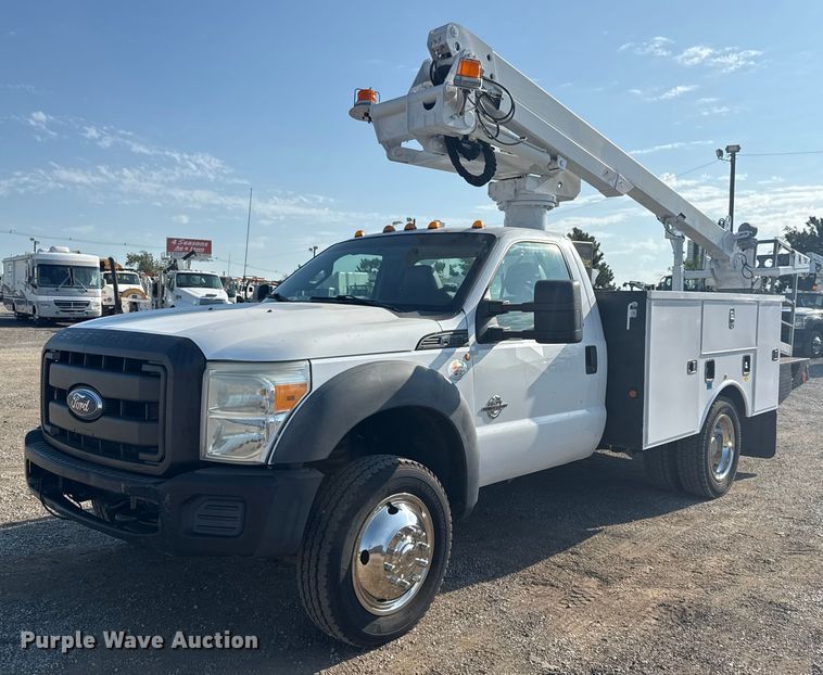 2011 Ford F550 Super Duty bucket truck - NU9642