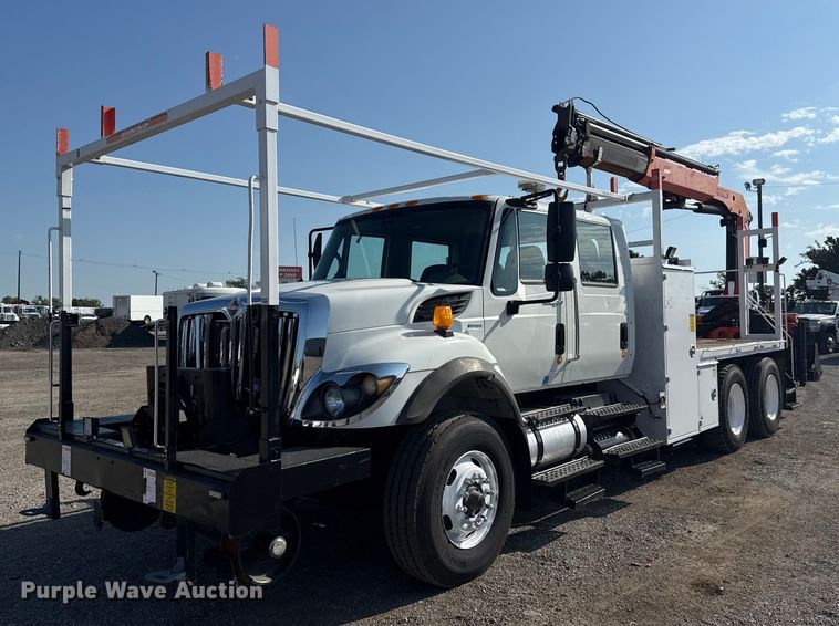 2010 International 7500 crane truck - NU9643