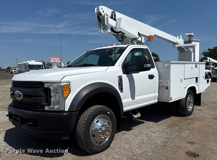 2017 Ford F450 Super Duty bucket truck - NU9648