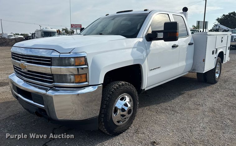 2016 Chevrolet Silverado 3500HD Double Cab utility bed pickup truck - NU9653
