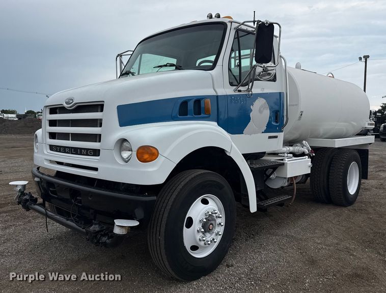 2004 Sterling L-Line water truck - NU9668