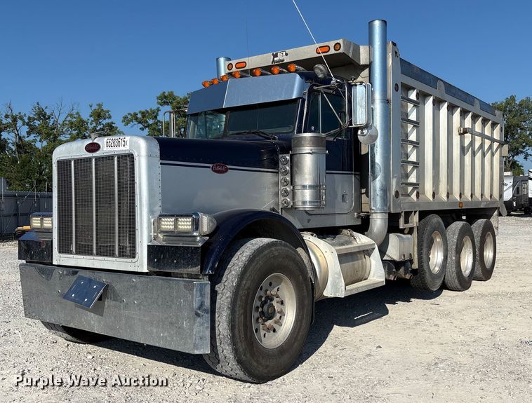 2000 Peterbilt 379 dump truck - YA0861