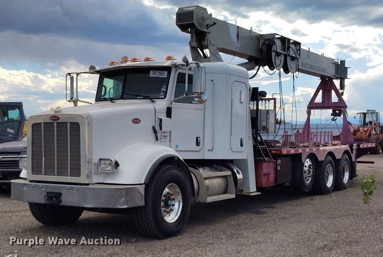 2013 Peterbilt  365 crane truck - YA0981