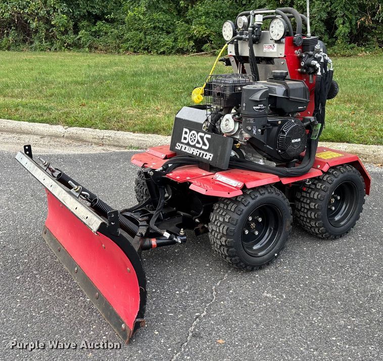 2022 Boss Snowrator snow pusher - EV4002