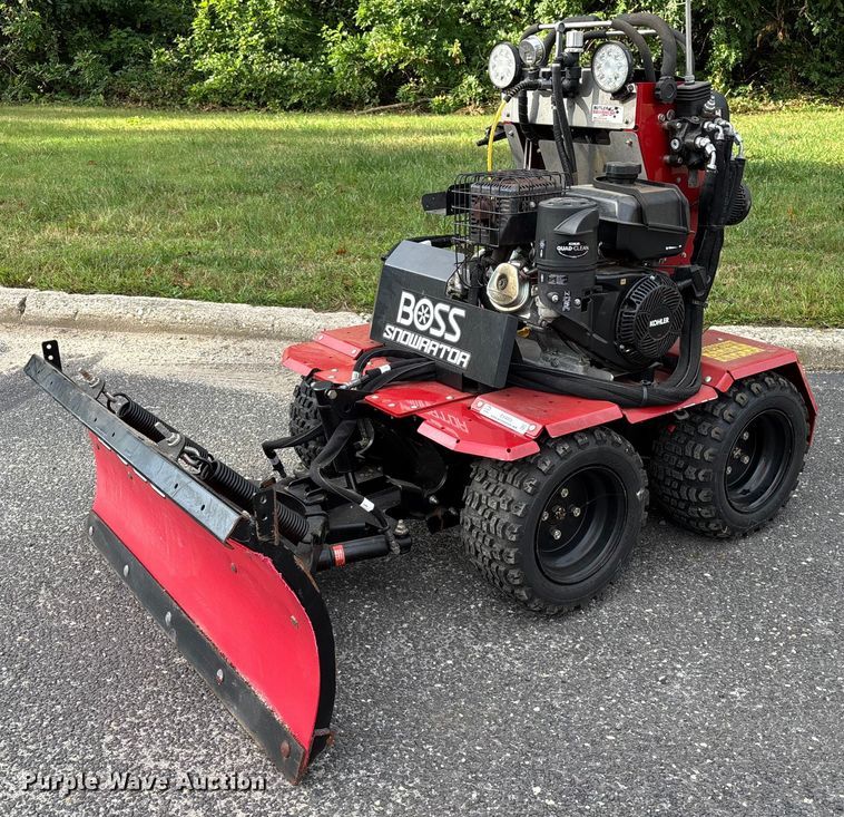 2022 Boss Snowrator snow pusher - EV4003