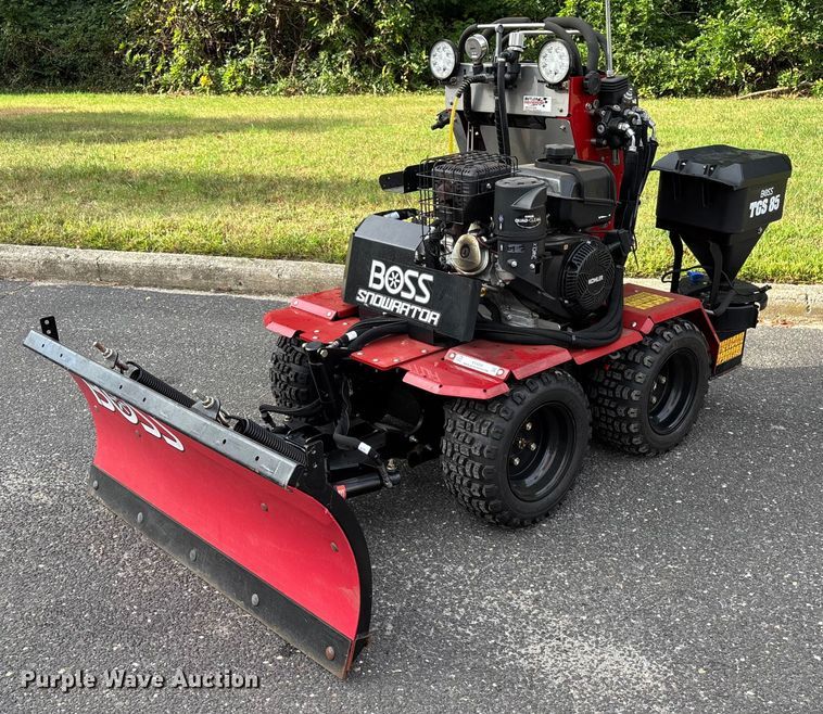 2022 Boss Snowrator snow pusher - EV4004