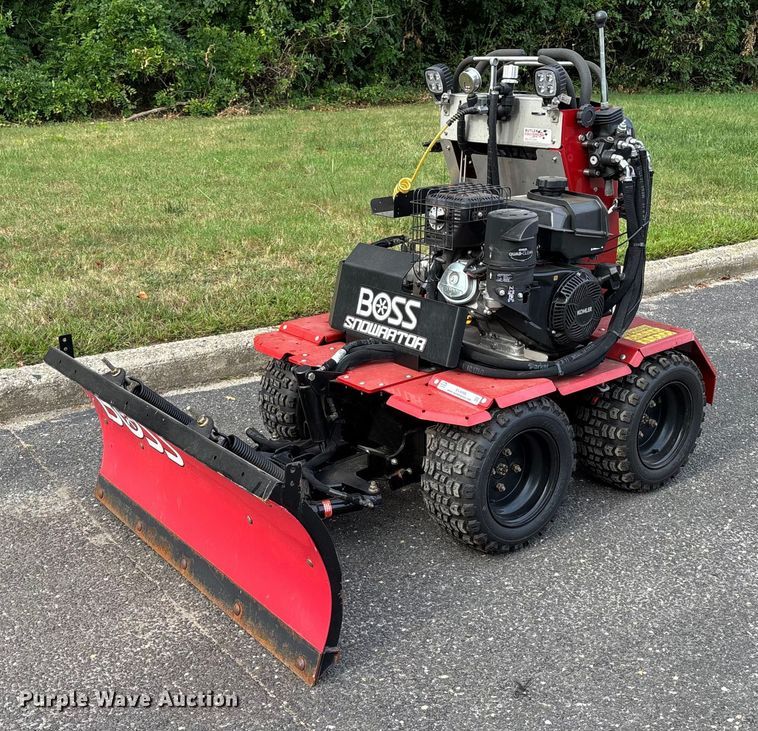 2022 Boss Snowrator snow pusher - EV4005