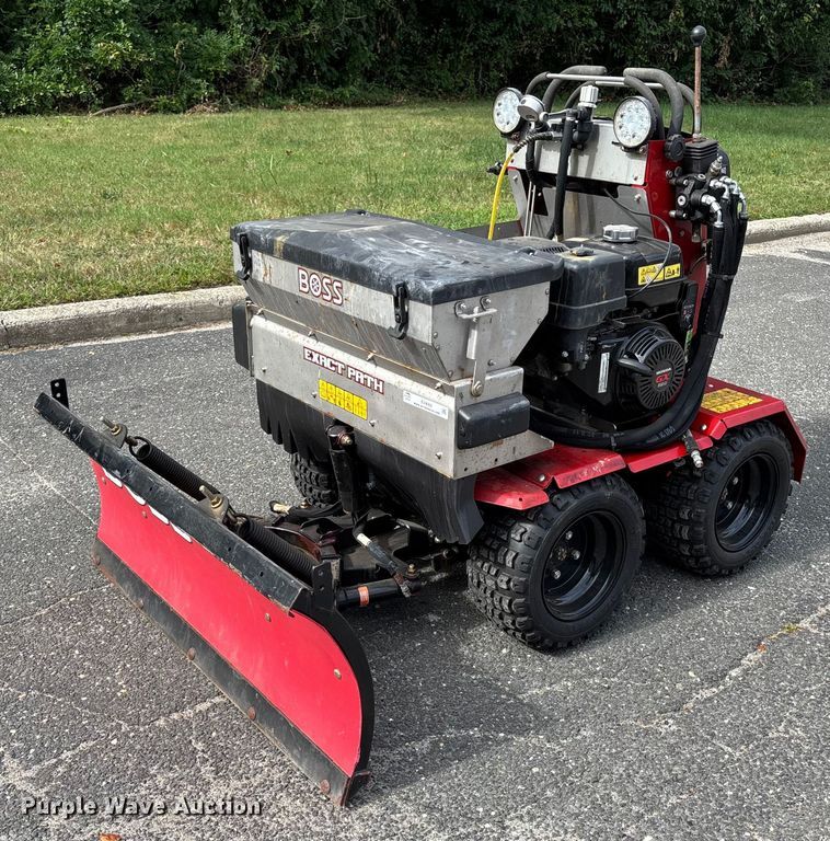 2021 Boss Snowrator snow pusher - EV4006