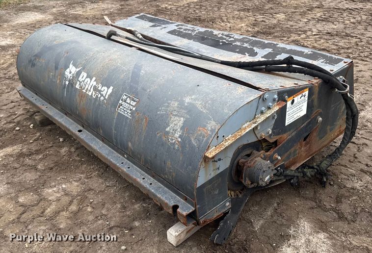 2015 Bobcat 84 sweeper skid steer sweeper - EV4058