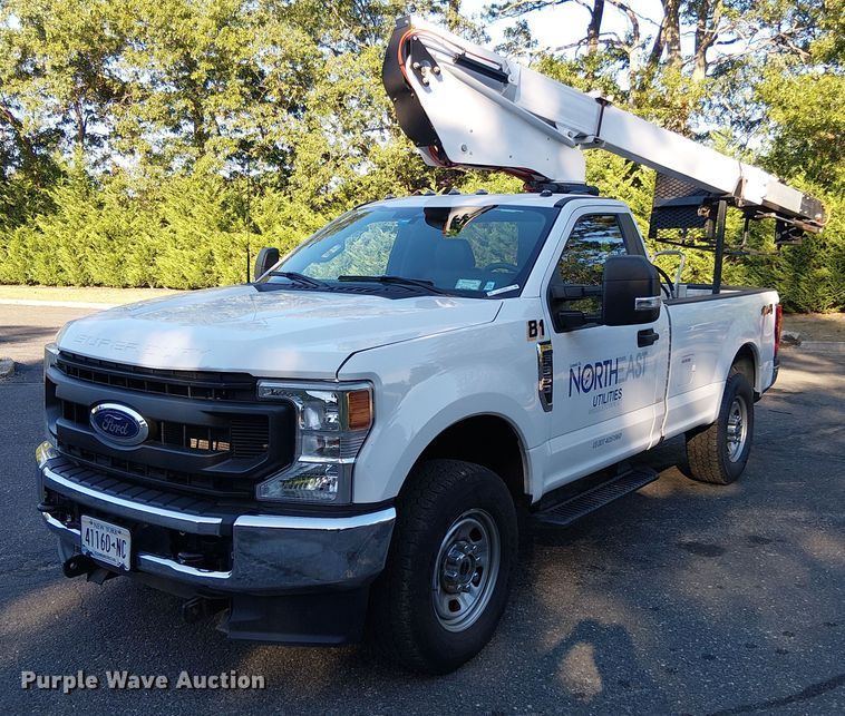 2022 Ford F350 Super Duty XL bucket truck - EV4096