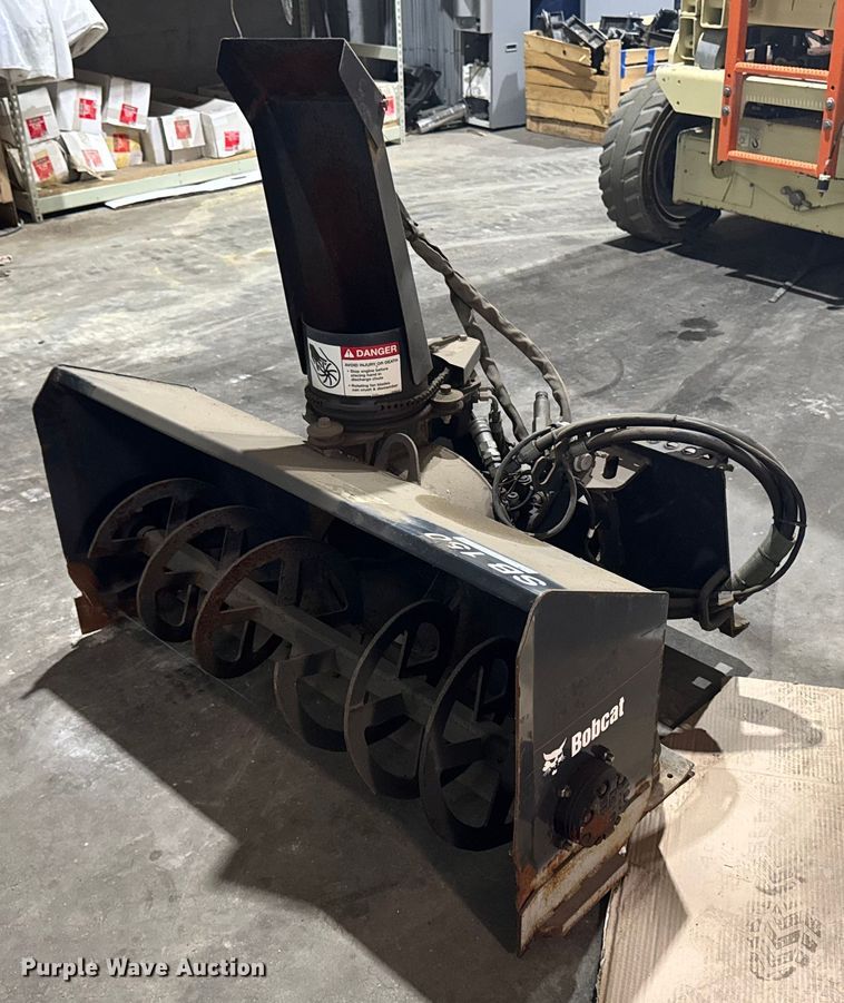 Bobcat SB150 skid steer snow blower - EV4112
