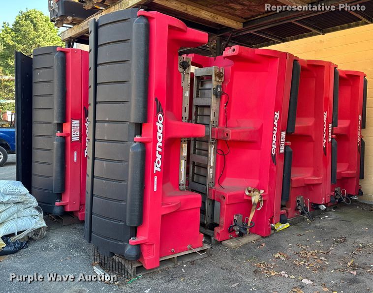 (4) Western Tornado spreaders - EV4129