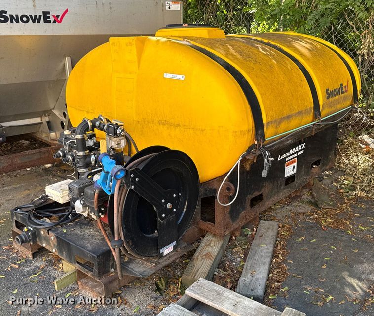 Snow Ex LiquiMAXX hook lift spray bed - EV4133