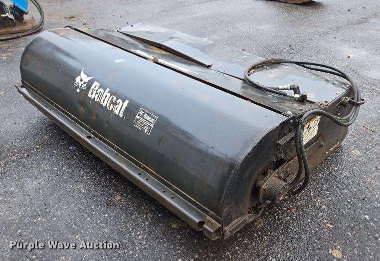Bobcat 84 sweeper skid steer sweeper - EV4347