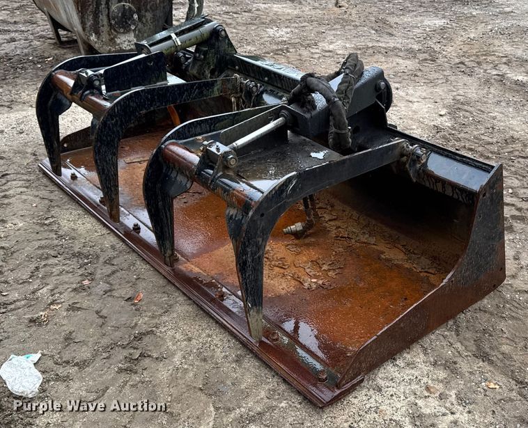 John Deere GS84 skid steer grapple bucket - EV5002