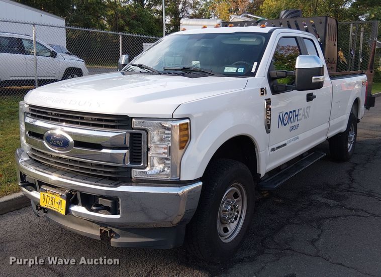 2019 Ford F350 Super Duty SuperCab pickup truck - EV5160