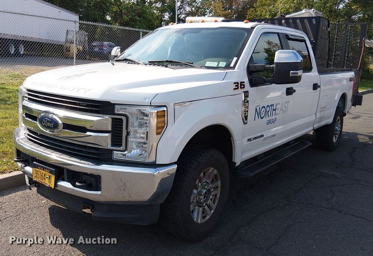 2018 Ford F350 Super Duty Crew Cab pickup truck - EV5173