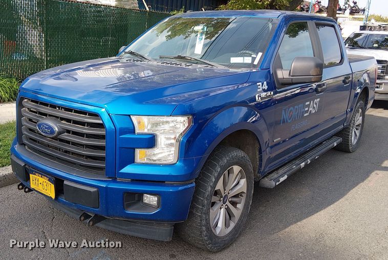 2017 Ford F150 SuperCrew pickup truck - EV5225