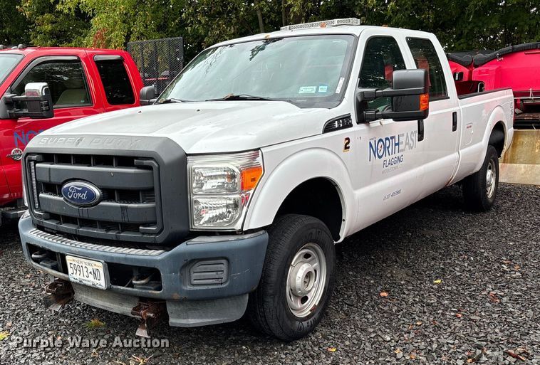 2015 Ford F350 Super Duty Crew Cab pickup truck - EV5272