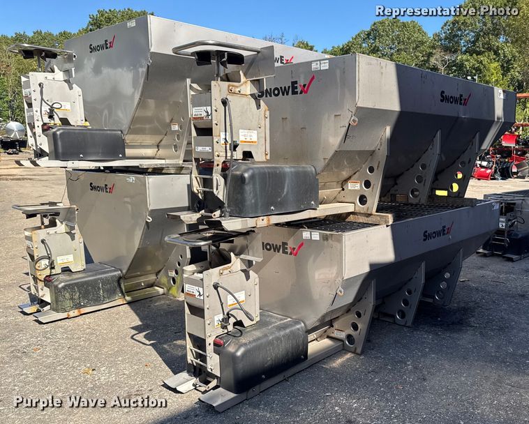 (4) SnowEx Helixx SS spreaders - EV5320