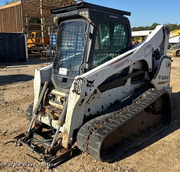 2011 Bobcat T750 tracked skid steer loader - DO2288