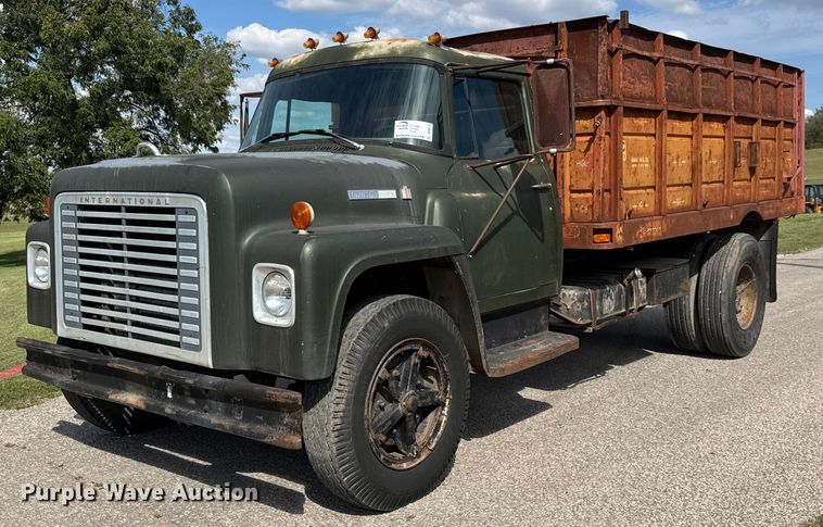 1977 International Loadstar 1600 grain truck - DP8878