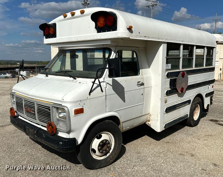 1989 GMC Vandura bus - DP8879