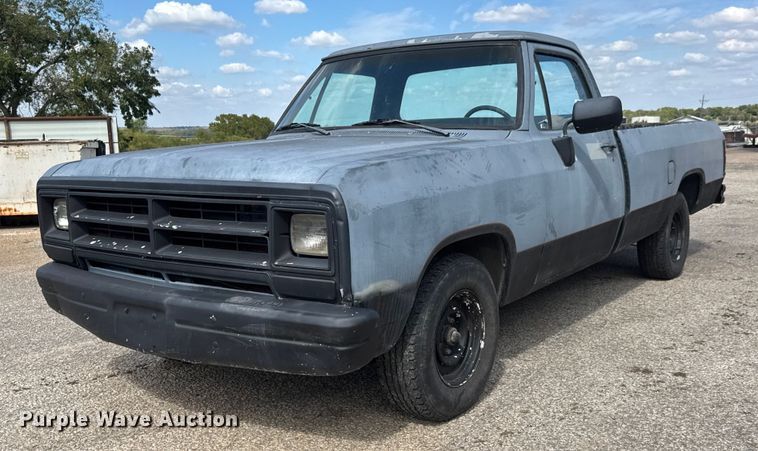1989 Dodge D150S pickup truck - DP8886