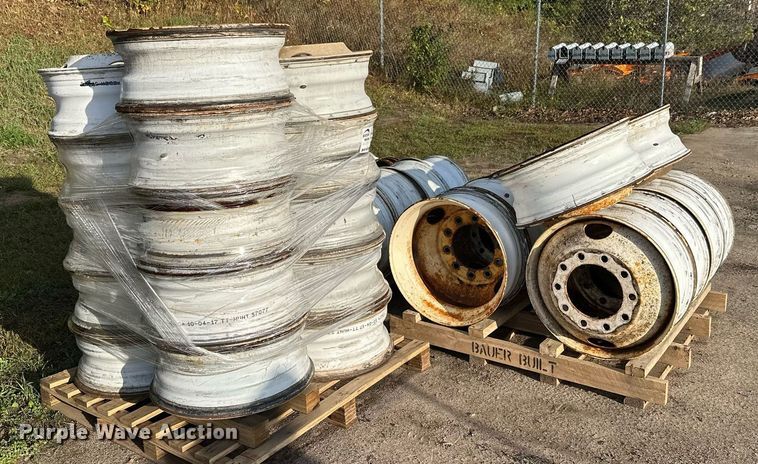 Approximately (40) 22.5 truck wheels - DT6405