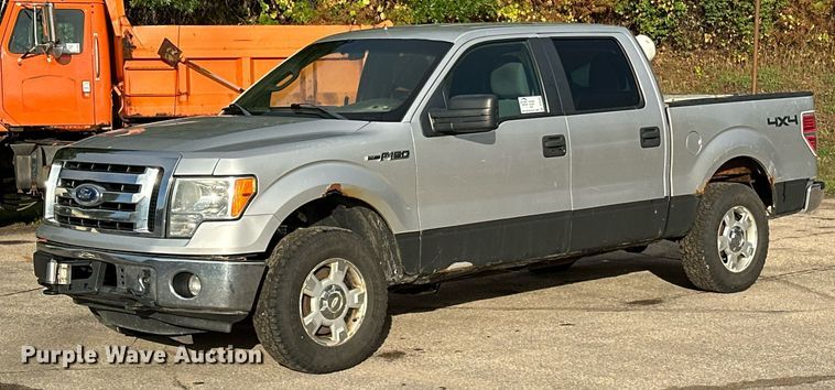 2011 Ford F150 SuperCrew pickup truck - DT6406