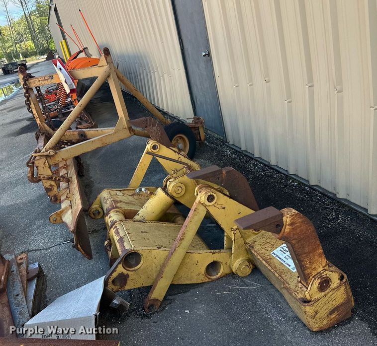 Equipment attachments - DT6408